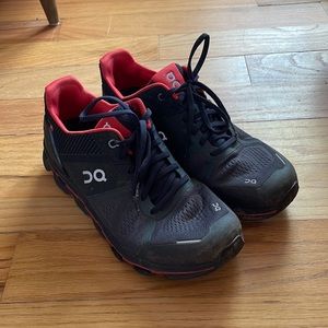 On cloud tennis shoes